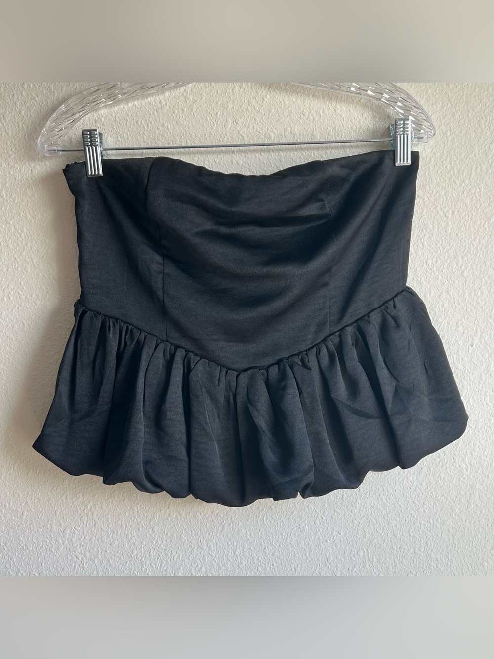 HYFVE NWT Black Large Strapless Peplum Cropped Top Bubble Hem Smocked Back